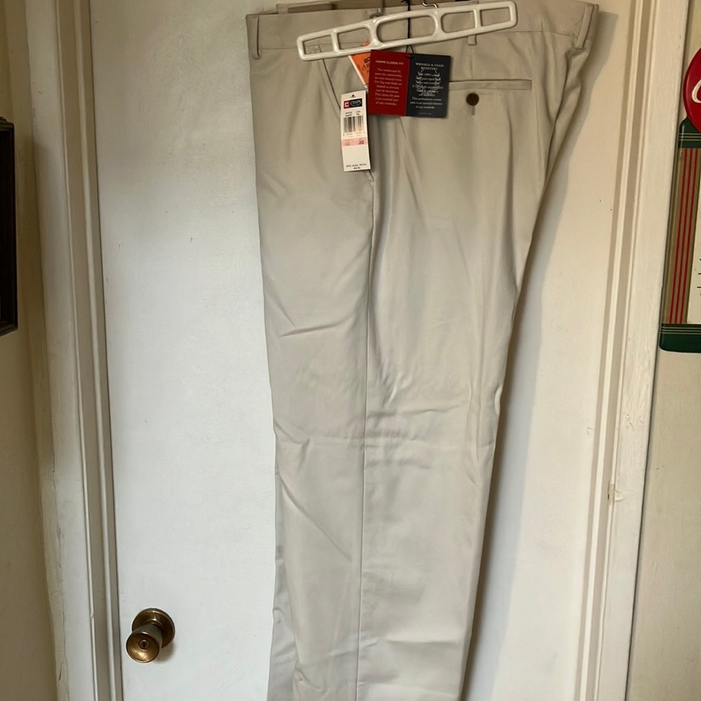 Mens 40x30 Chaps Classic Fit Flat Front slacks Wrinkle and Stain resistant
